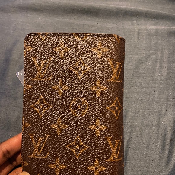 Louis Vuitton Wallet - Picture 3 of 12